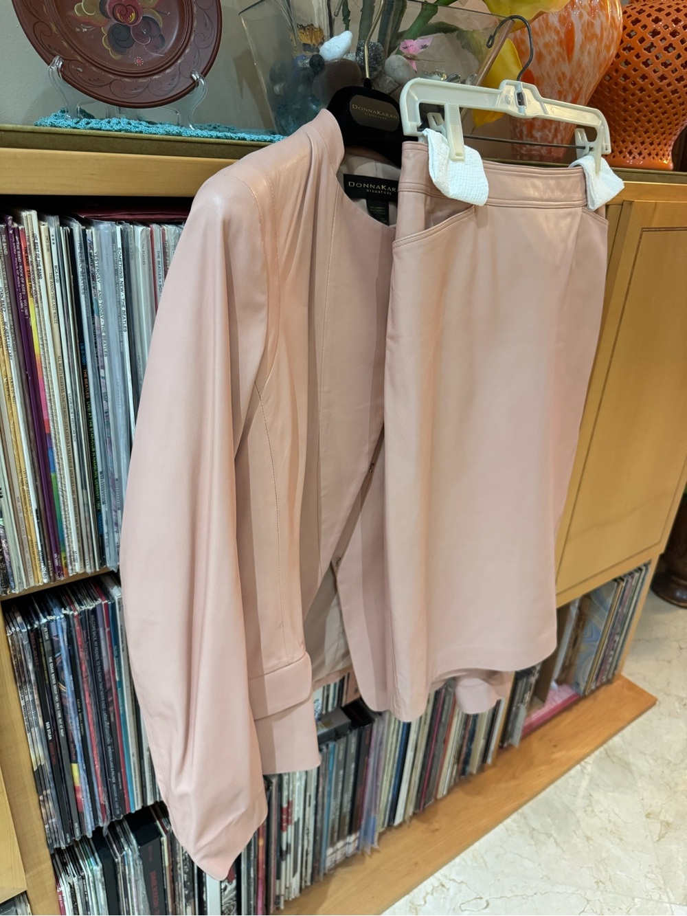 PRICE DROP: VTG NW/OT DONNA KARAN SIGNATURE lined PEACH LAMBSKIN LEATHER SUIT, 8